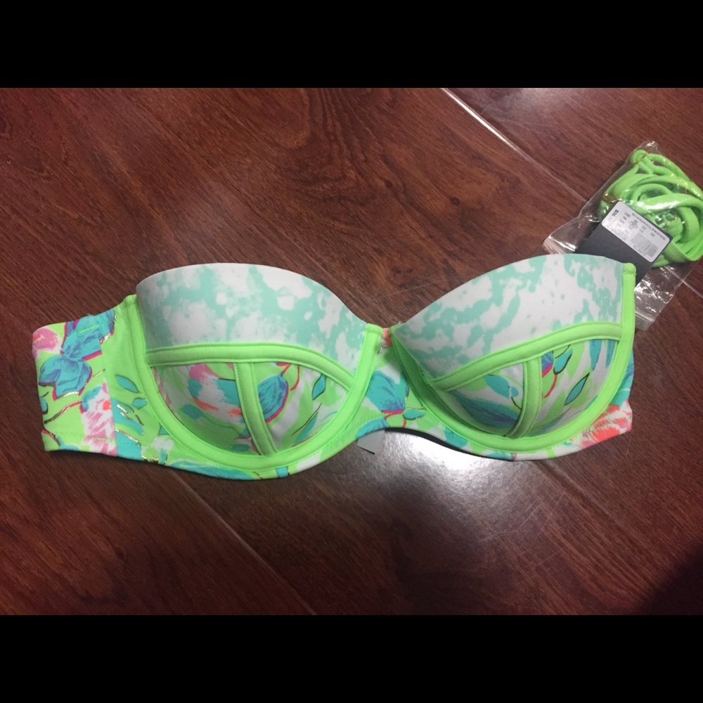 Victoria’s secret swim top 36b brand new